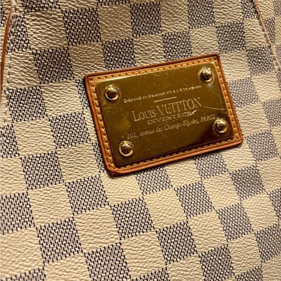 Louis Vuitton White and Tan Checkered Shoulder Bag - Picture 2 of 14